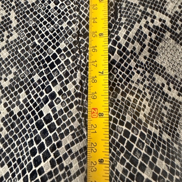 Hudson Nico Mid Rise Super Skinny Snake Pattern  - Black and Gray Size 28 Pants - Picture 14 of 16